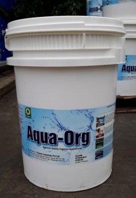 Clo khử trùng nước bể bơi