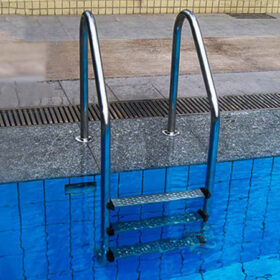 cầu thang inox bể bơi