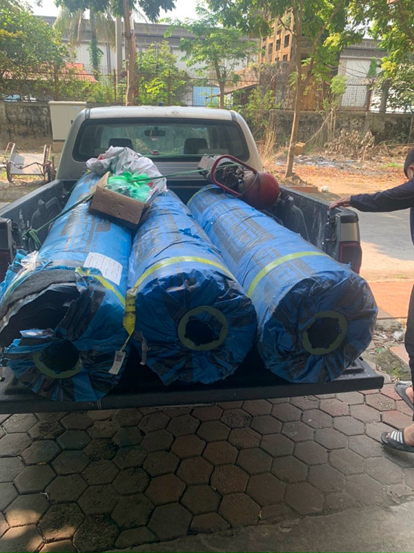 Giao hàng cỏ nhân tạo