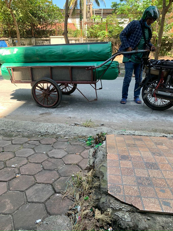 Giao hàng cỏ nhân tạo